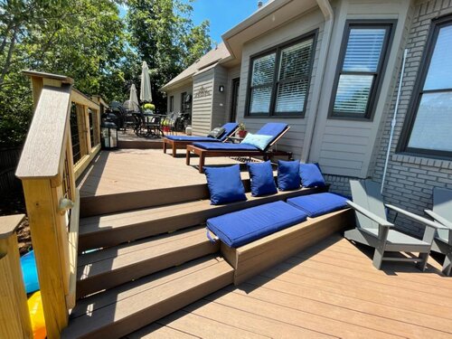 deck with integrated bench seating